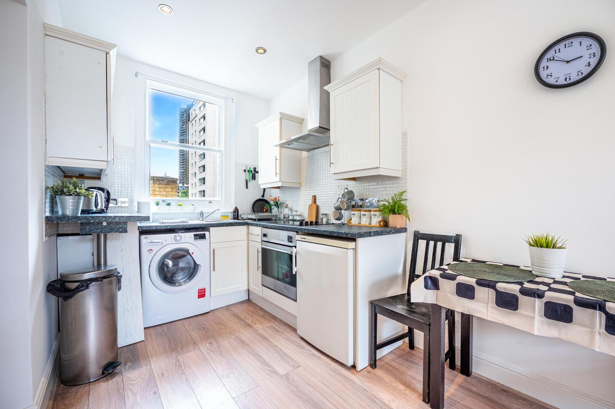 One-Bed Flat, Kensington, Bank Payment To The Host Within 24H From The Reservation Apartment Лондон Екстериор снимка